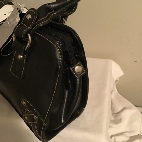 😎NWT, ROSETTI, shoulder purse, 3 interior compartments/ 2 zips compartment - Picture 3 of 6